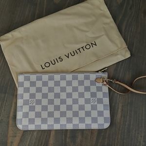 Louis Vuitton Neverfull pouchette